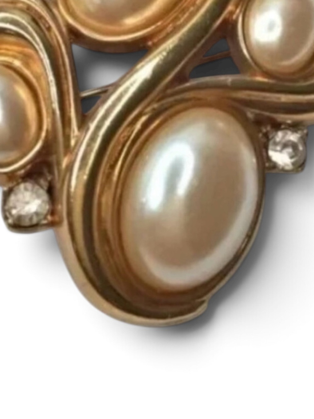 Vintage MONET Gold‑Tone Faux Pearl & Rhinestone Brooch - Picture 9 of 12